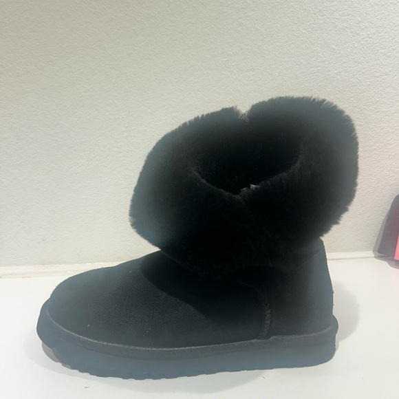 Worn once, black ugg boots, size 7 women - Picture 2 of 4